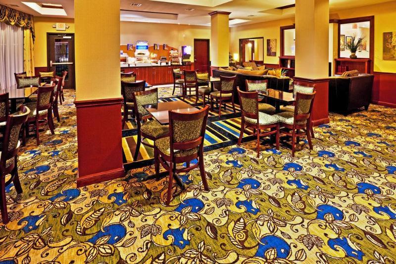 Holiday Inn Express Hotel & Suites Perry, An Ihg Hotel Extérieur photo